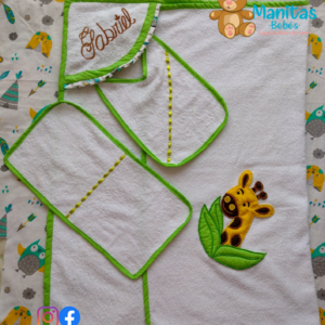 Toalla con babero y babita