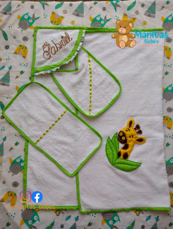 Toalla con babero y babita