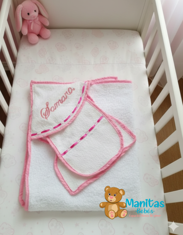 Toalla con babero y babita